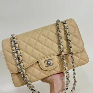 Classic CHANEL Bag: A Stylish and Versatile Choice for Elegance